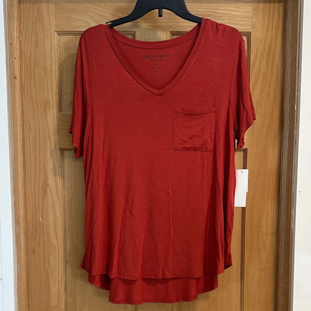 Chic Karma Women's orange V-Neck Short Sleeve Tee
